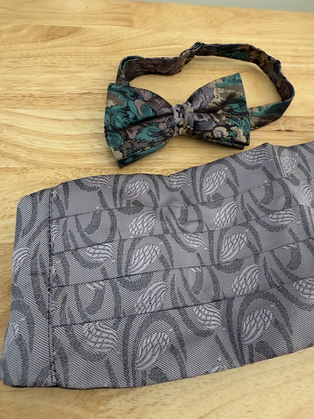 The Tie Rack Set of Matching Bow Tie & Cummerbund Silver Blue One Size JL